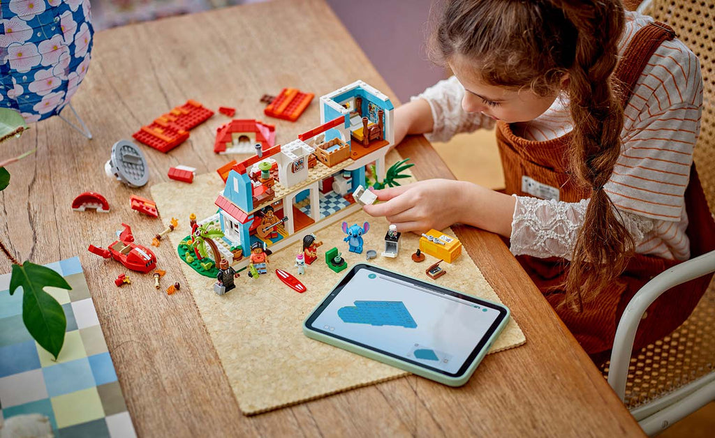 43268 | LEGO® Disney™ Lilo and Stitch Beach House