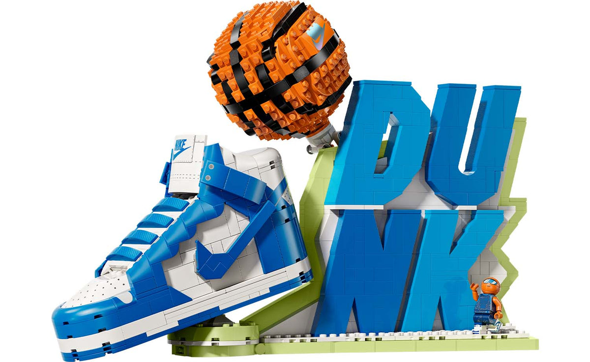 43008 | LEGO® Iconic Nike Dunk