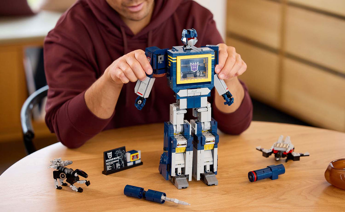 10358 | LEGO® ICONS™ Transformers: Soundwave