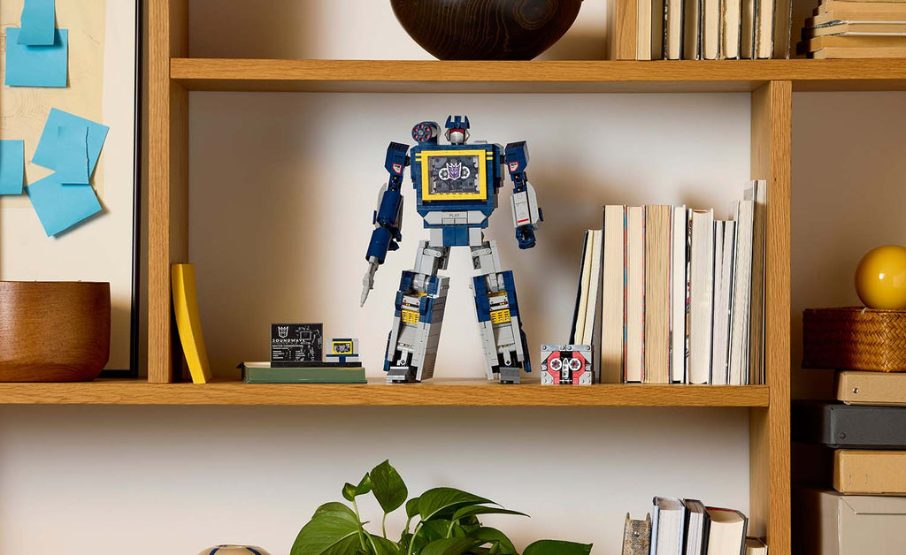 10358 | LEGO® ICONS™ Transformers: Soundwave