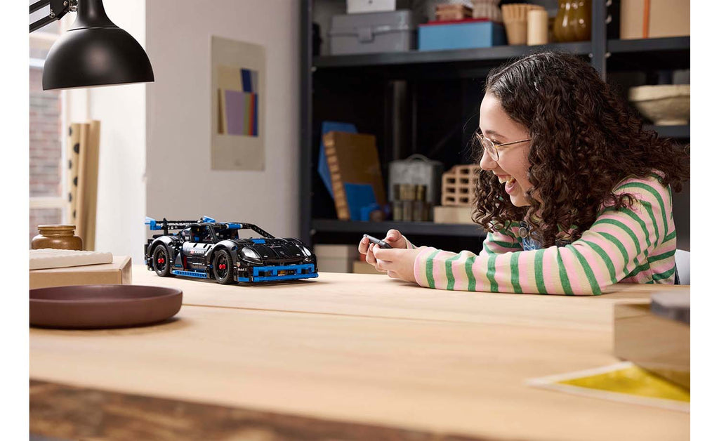 42176 | LEGO® Technic Porsche GT4 e-Performance Race Car