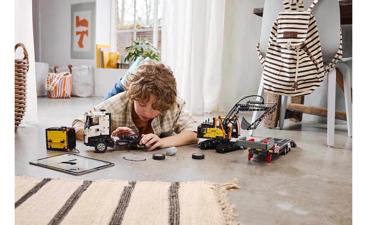 42175 | LEGO® Technic Volvo FMX Truck & EC230 Electric Excavator